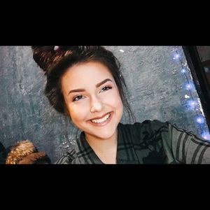 Meet your Posher, Carissa